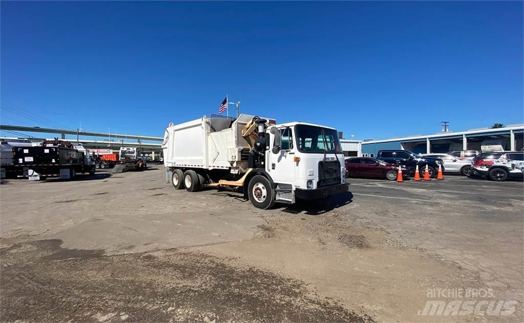 Autocar ACX64 Garbage Trucks / Recycling Trucks