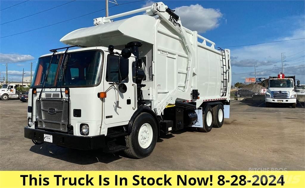 Autocar ACX64 Garbage Trucks / Recycling Trucks