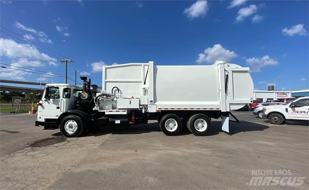 Autocar ACX64 Garbage Trucks / Recycling Trucks