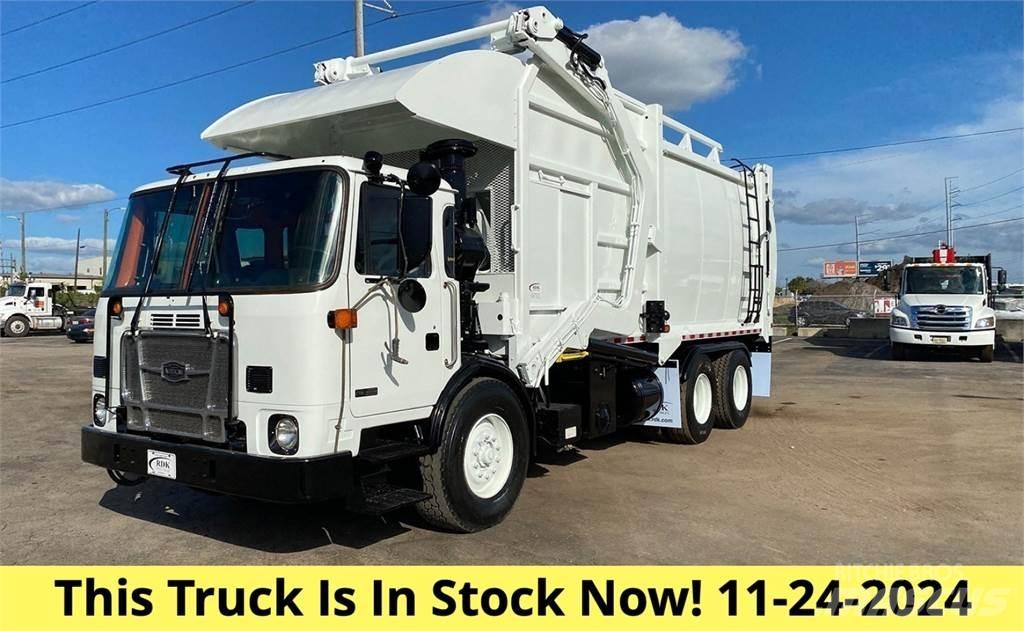 Autocar ACX64 Garbage Trucks / Recycling Trucks