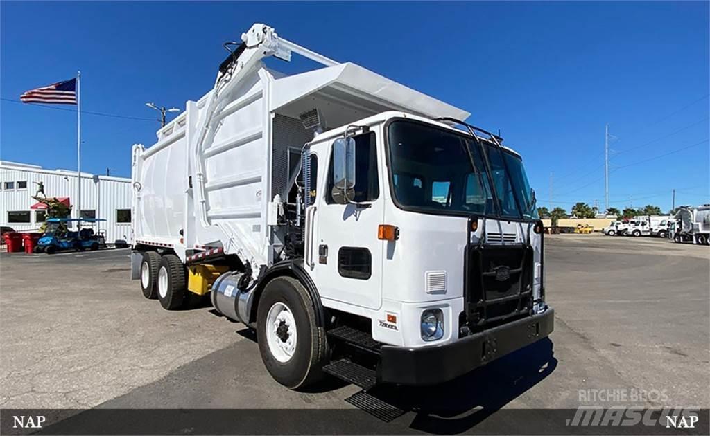 Autocar ACX64 Garbage Trucks / Recycling Trucks
