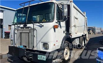 Autocar WX64 Garbage Trucks / Recycling Trucks