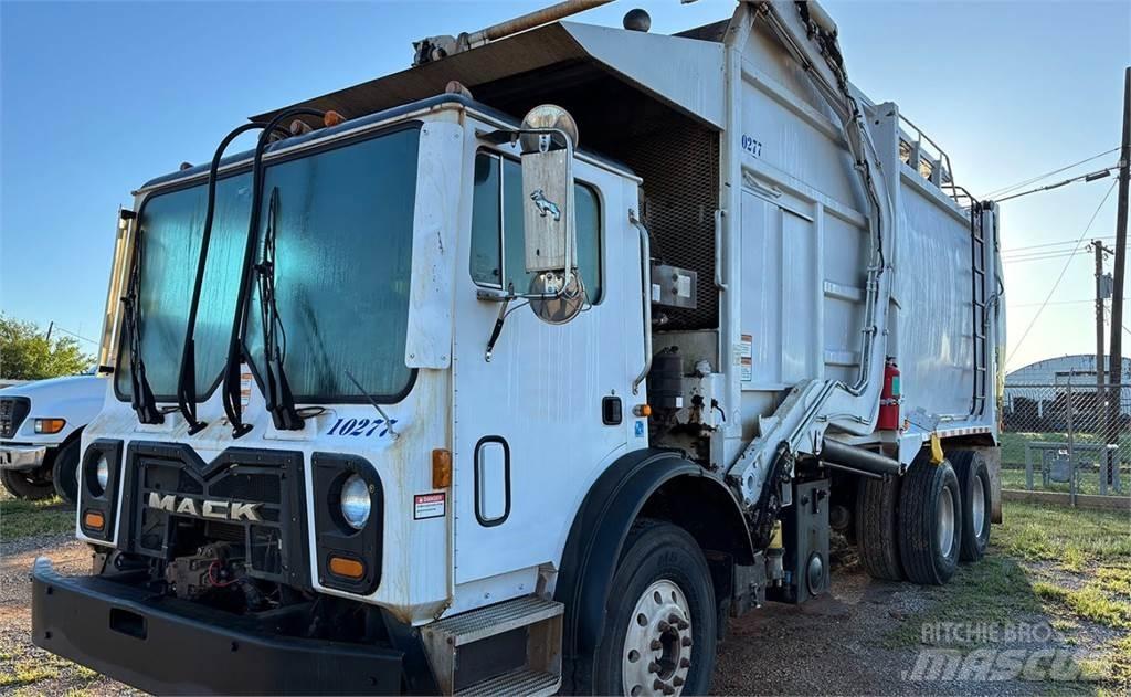 Mack 600 Garbage Trucks / Recycling Trucks