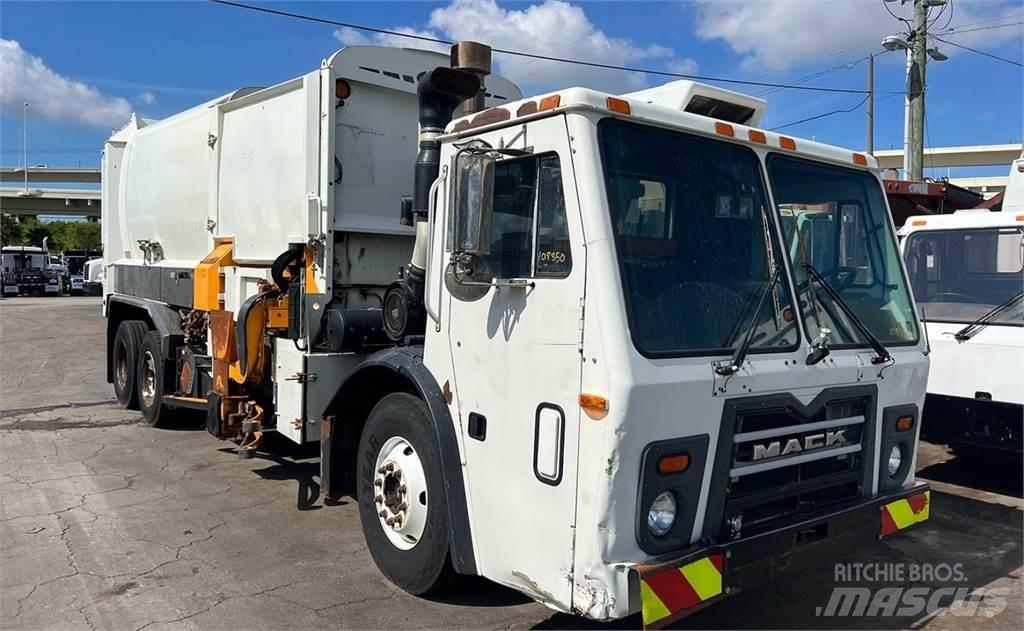 Mack LEU600 Garbage Trucks / Recycling Trucks