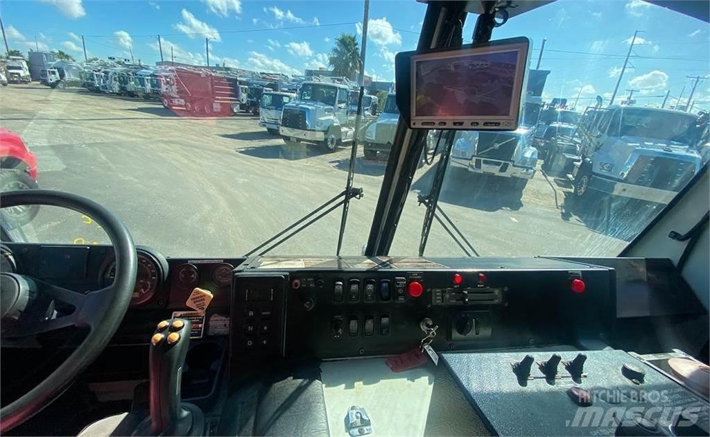 Mack LEU600 Garbage Trucks / Recycling Trucks