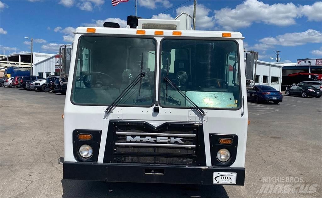 Mack LEU613 Garbage Trucks / Recycling Trucks