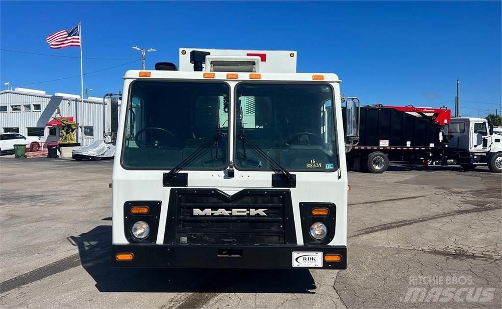 Mack LEU613 Garbage Trucks / Recycling Trucks