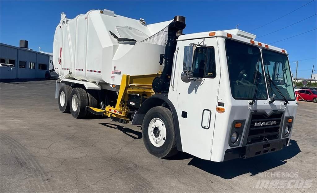 Mack LEU613 Garbage Trucks / Recycling Trucks