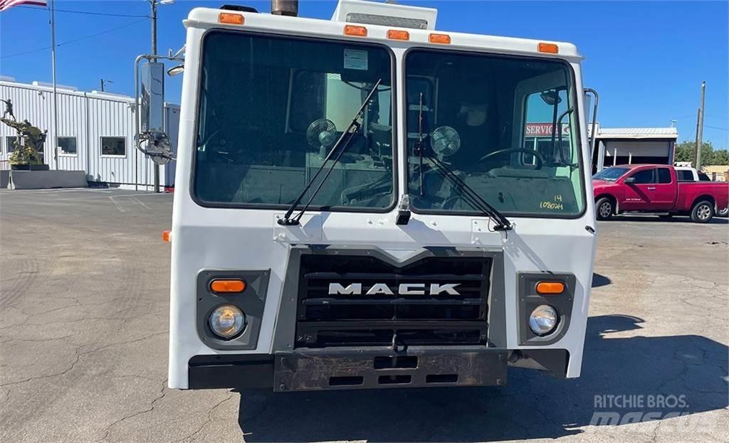 Mack LEU613 Garbage Trucks / Recycling Trucks