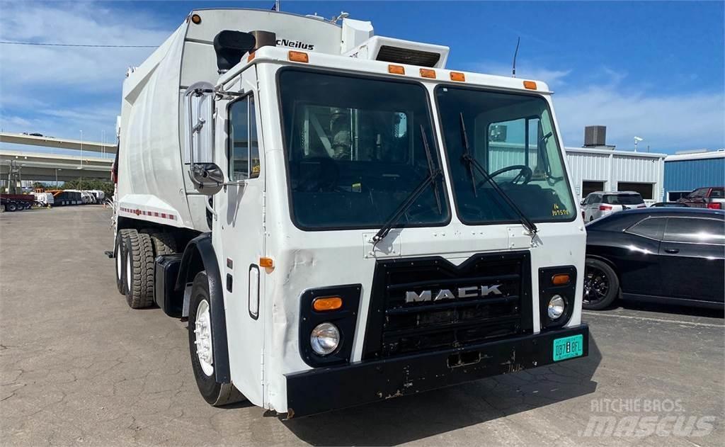 Mack LEU613 Garbage Trucks / Recycling Trucks