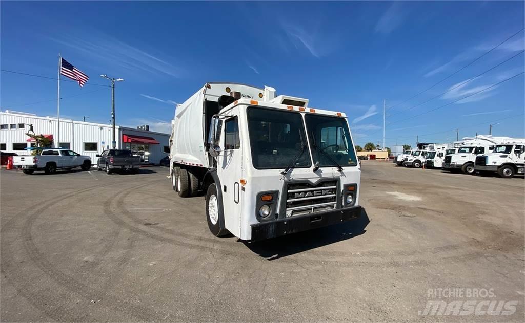 Mack LEU613 Garbage Trucks / Recycling Trucks