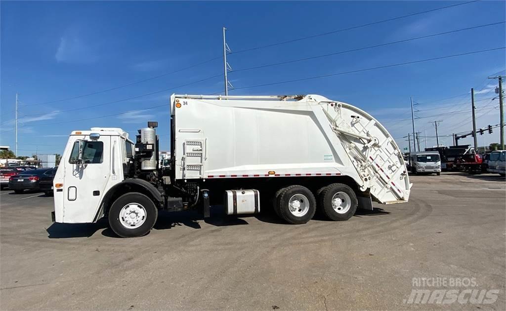 Mack LEU613 Garbage Trucks / Recycling Trucks