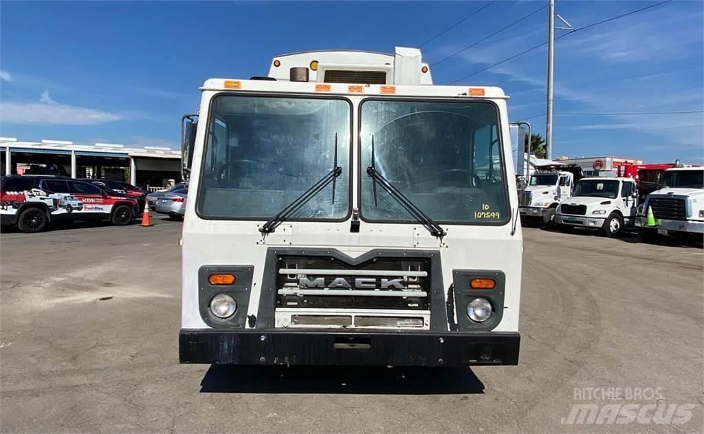 Mack LEU613 Garbage Trucks / Recycling Trucks