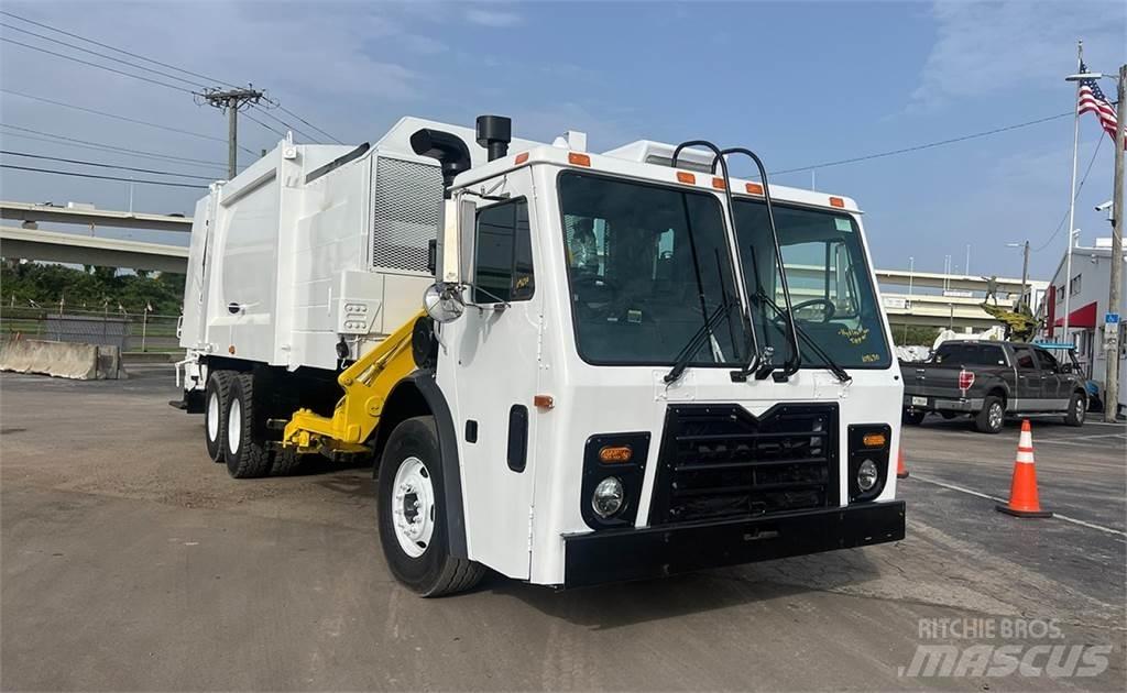 Mack LEU613 Garbage Trucks / Recycling Trucks