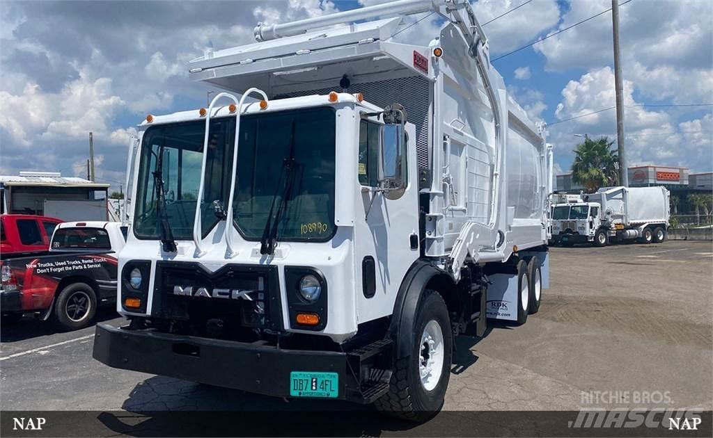 Mack LEU613 Garbage Trucks / Recycling Trucks