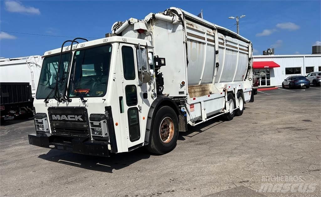 Mack LR613 Garbage Trucks / Recycling Trucks