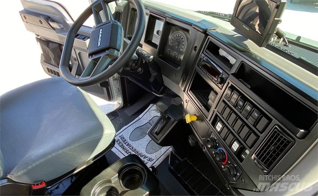 Mack MD6 Garbage Trucks / Recycling Trucks