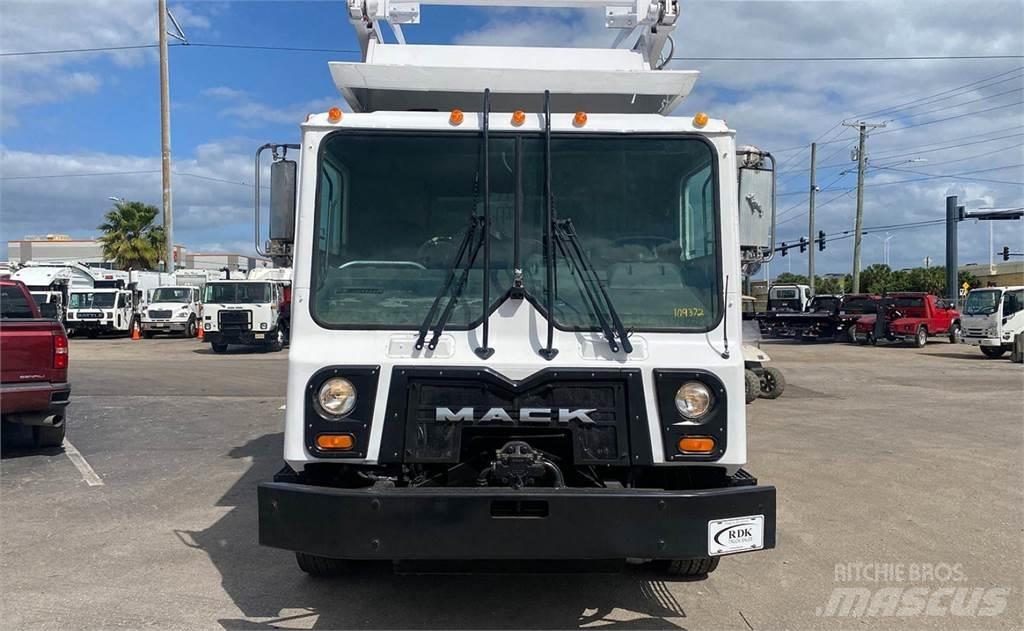 Mack MRU Garbage Trucks / Recycling Trucks