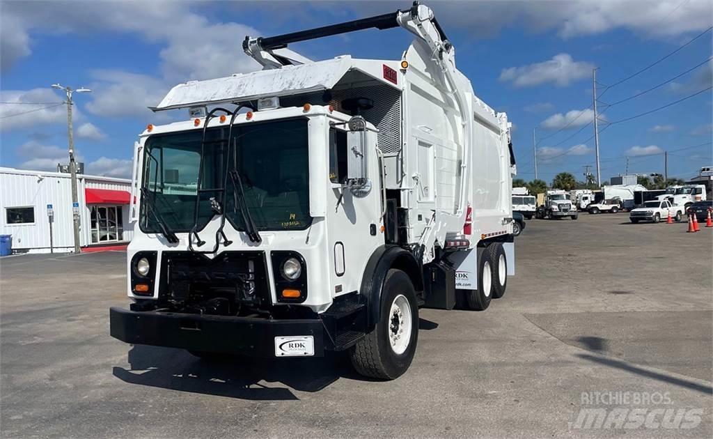 Mack MRU613 Garbage Trucks / Recycling Trucks