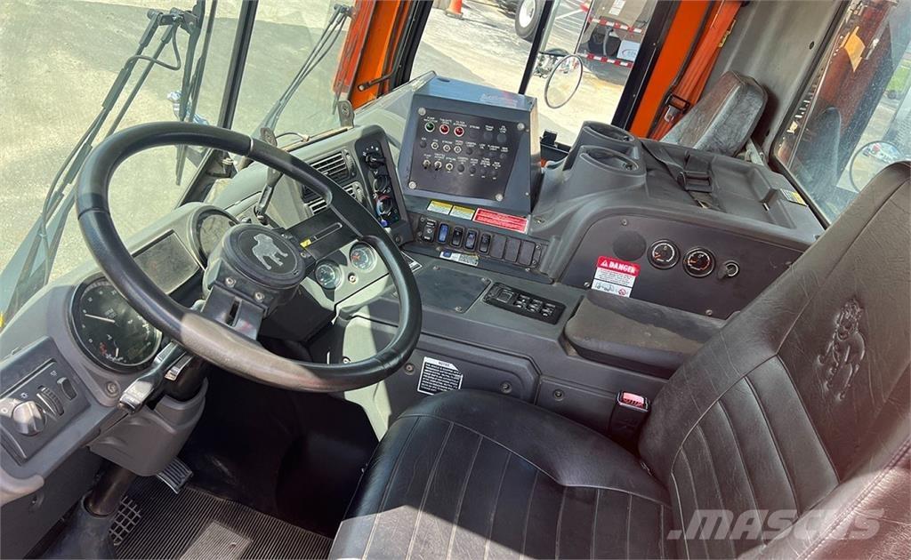 Mack MRU613 Cab & Chassis Trucks