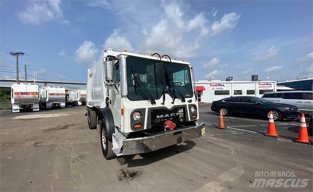 Mack TE64 Garbage Trucks / Recycling Trucks