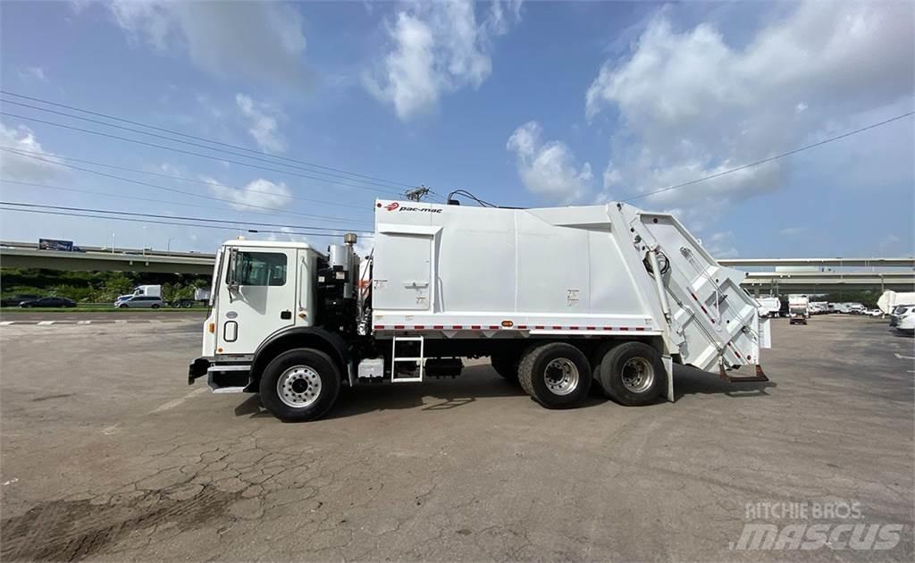 Mack TE64 Garbage Trucks / Recycling Trucks