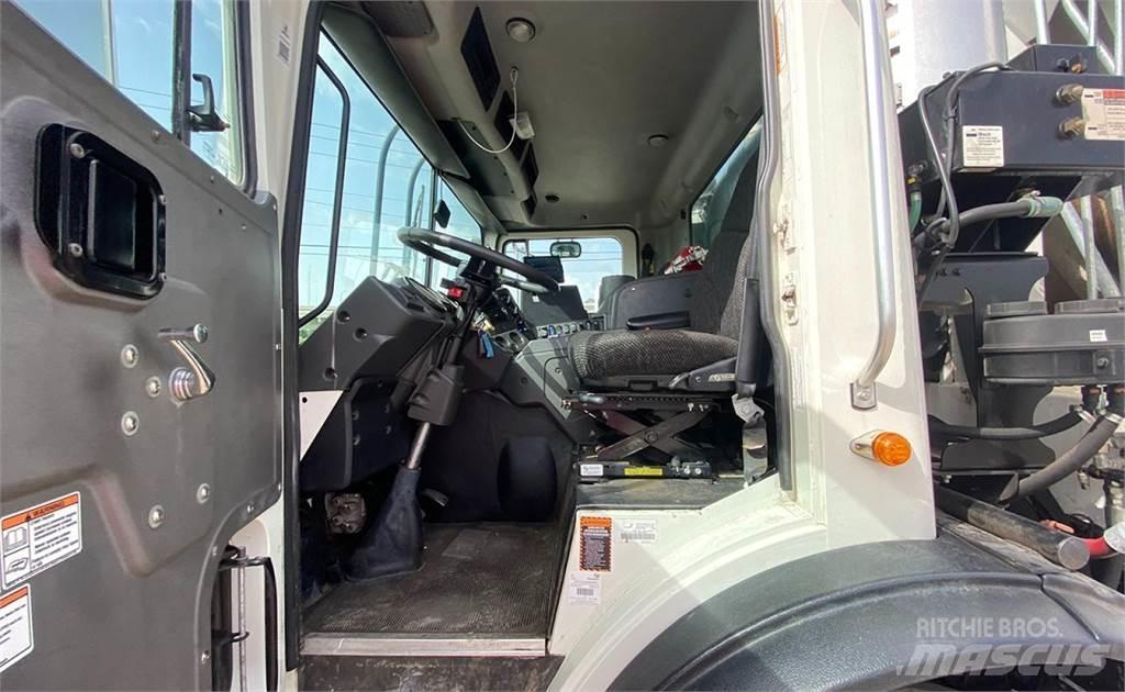 Mack TE64 Garbage Trucks / Recycling Trucks