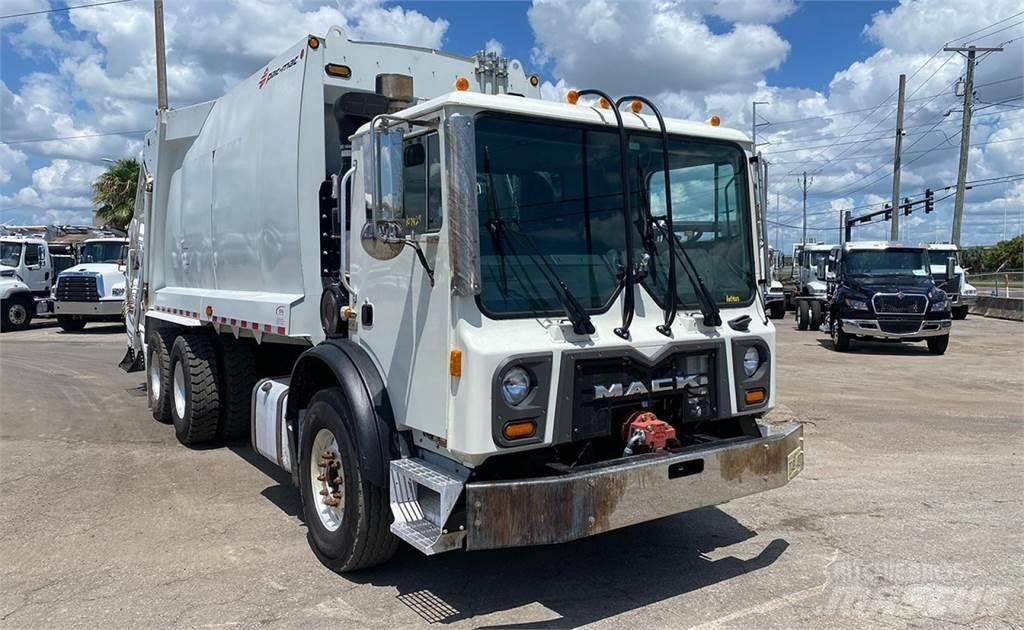 Mack TE64 Garbage Trucks / Recycling Trucks