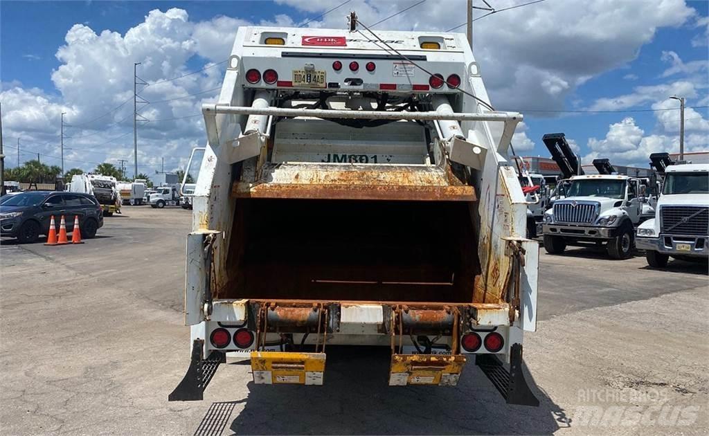 Mack TE64 Garbage Trucks / Recycling Trucks