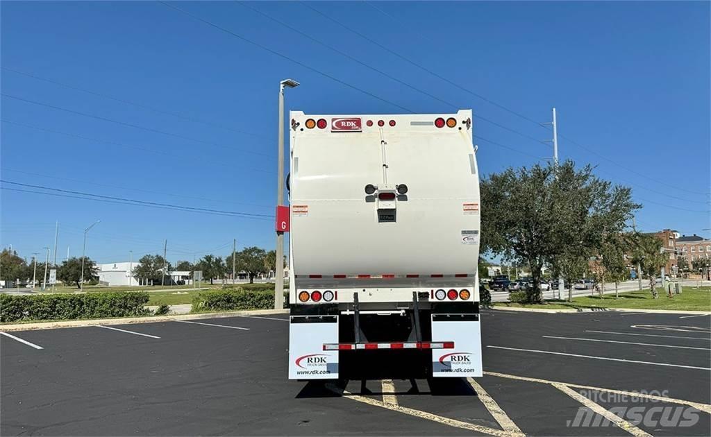 Mack TE64 Garbage Trucks / Recycling Trucks