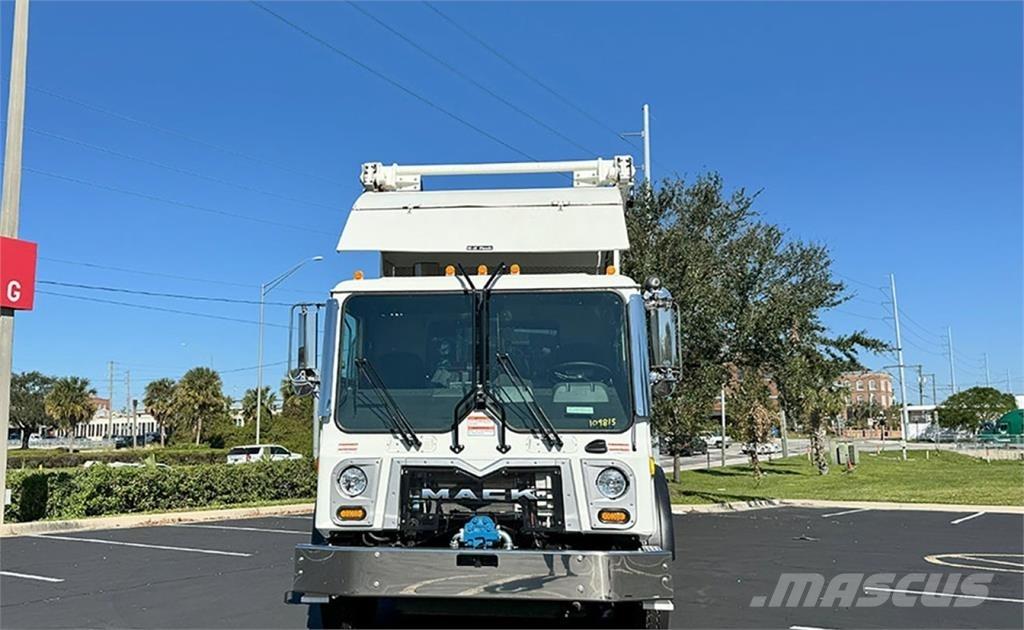 Mack TE64 Garbage Trucks / Recycling Trucks