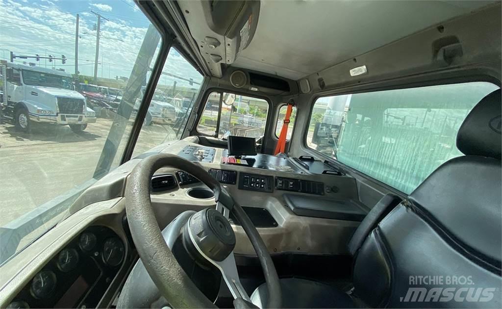Peterbilt 320 Garbage Trucks / Recycling Trucks