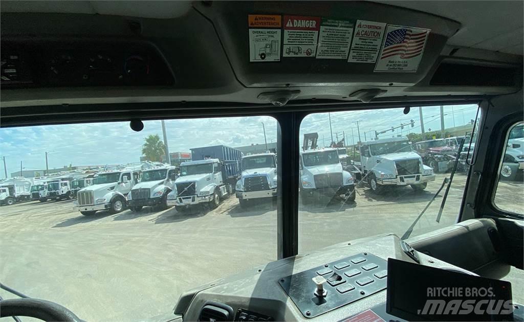 Peterbilt 320 Garbage Trucks / Recycling Trucks
