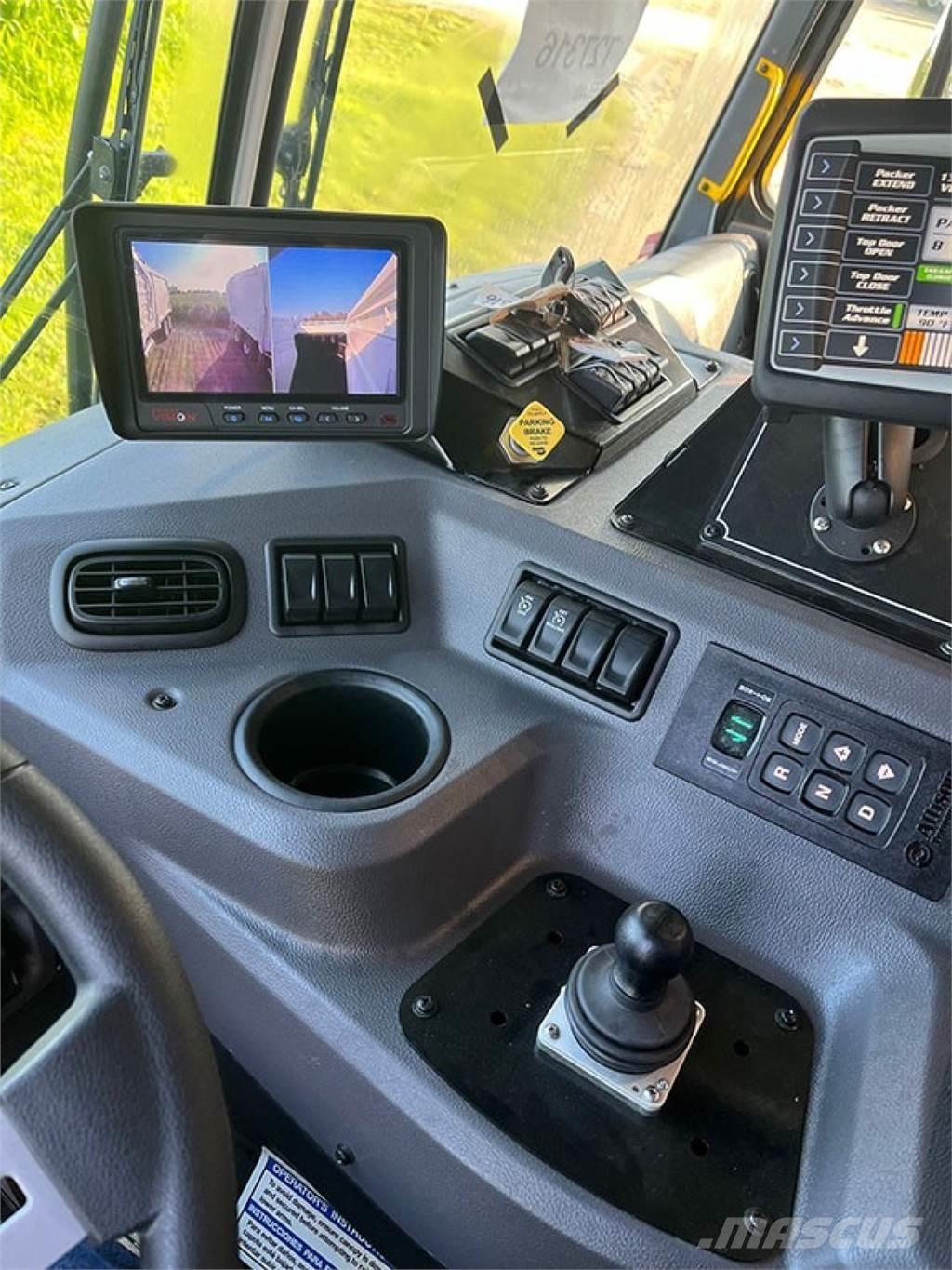 Peterbilt 520 Garbage Trucks / Recycling Trucks