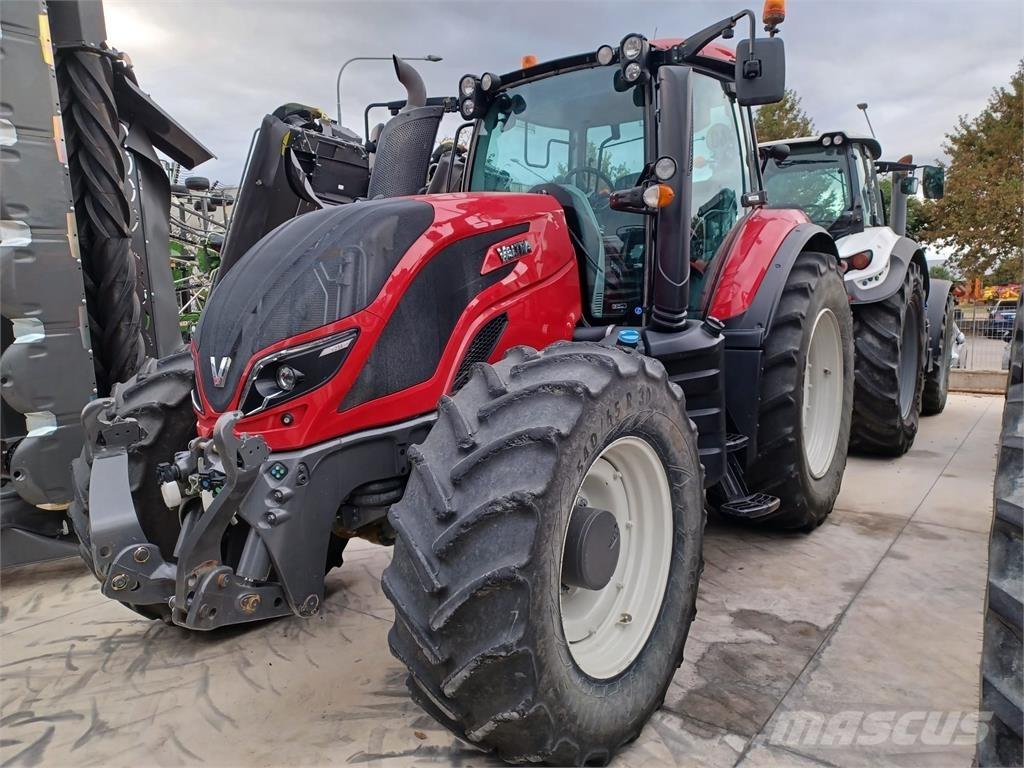 Valtra T 214 Tractors