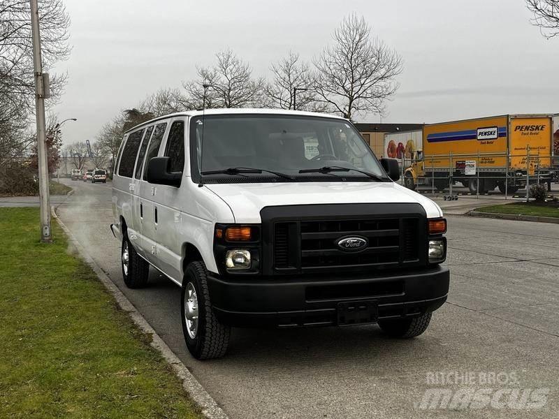 Ford Econoline Automobiles / SUVS