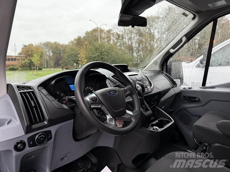 Ford Transit Automobiles / SUVS