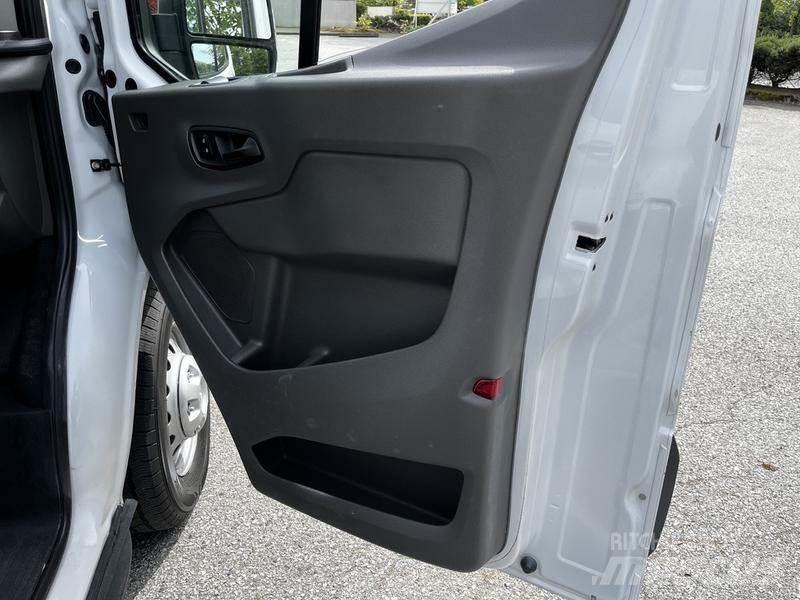 Ford Transit Automobiles / SUVS