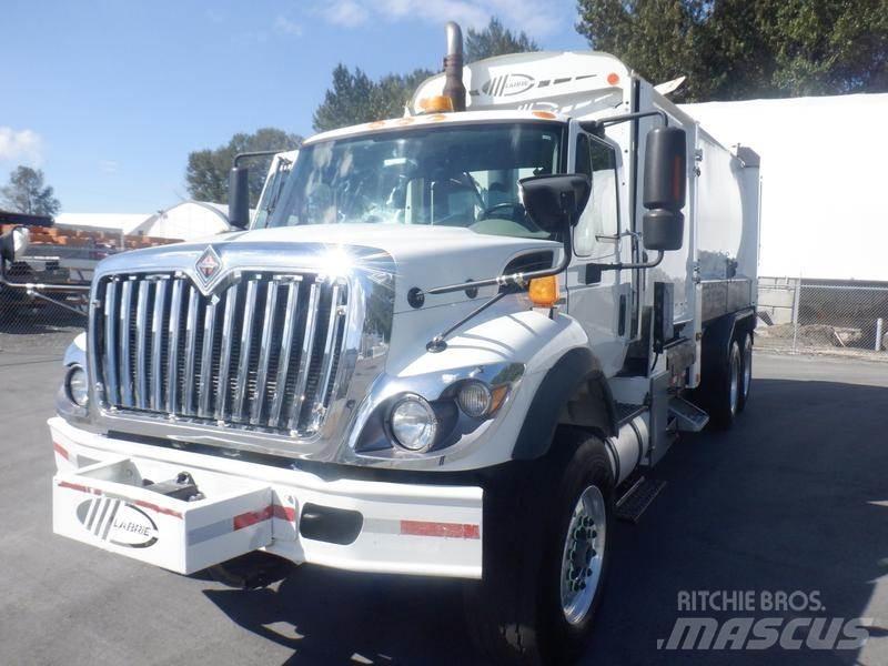 International 7400 Garbage Trucks / Recycling Trucks