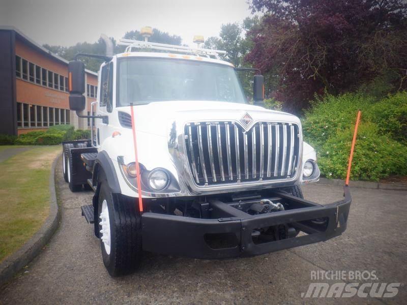 International 7400 Cab & Chassis Trucks