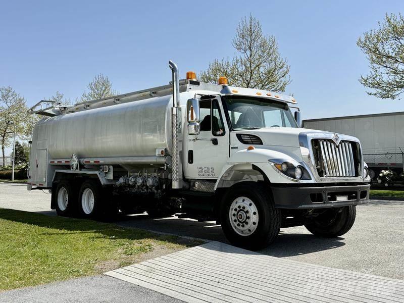 International 7500 Tank Trucks