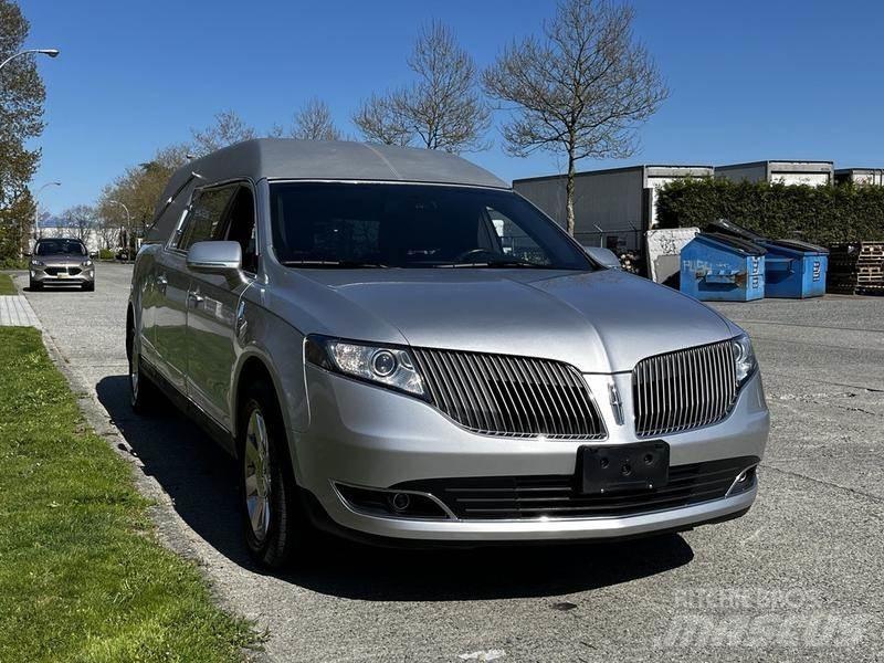 Lincoln MKT Automobiles / SUVS
