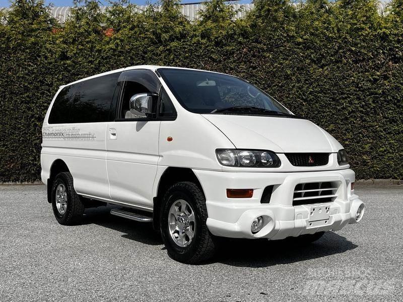 Mitsubishi Delica Automobiles / SUVS