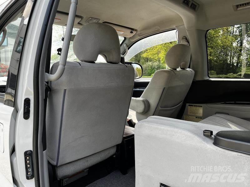 Mitsubishi Delica Automobiles / SUVS