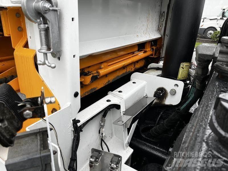 Peterbilt 320 Garbage Trucks / Recycling Trucks