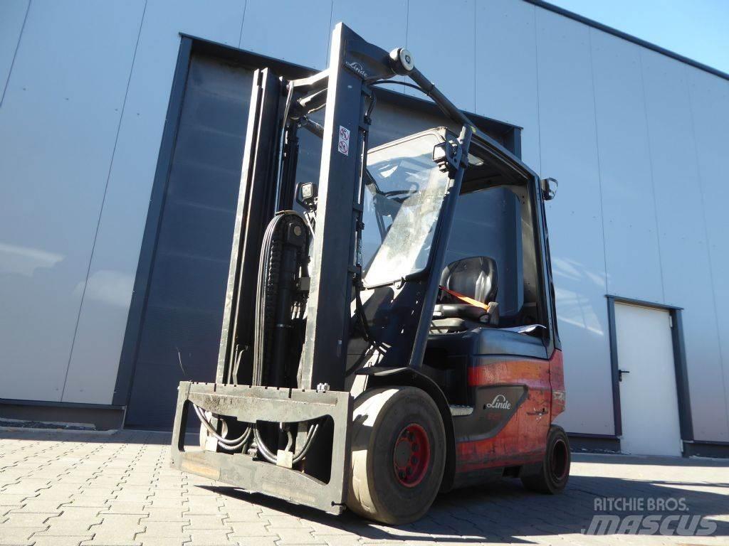 Linde E25-01 Electric Forklifts