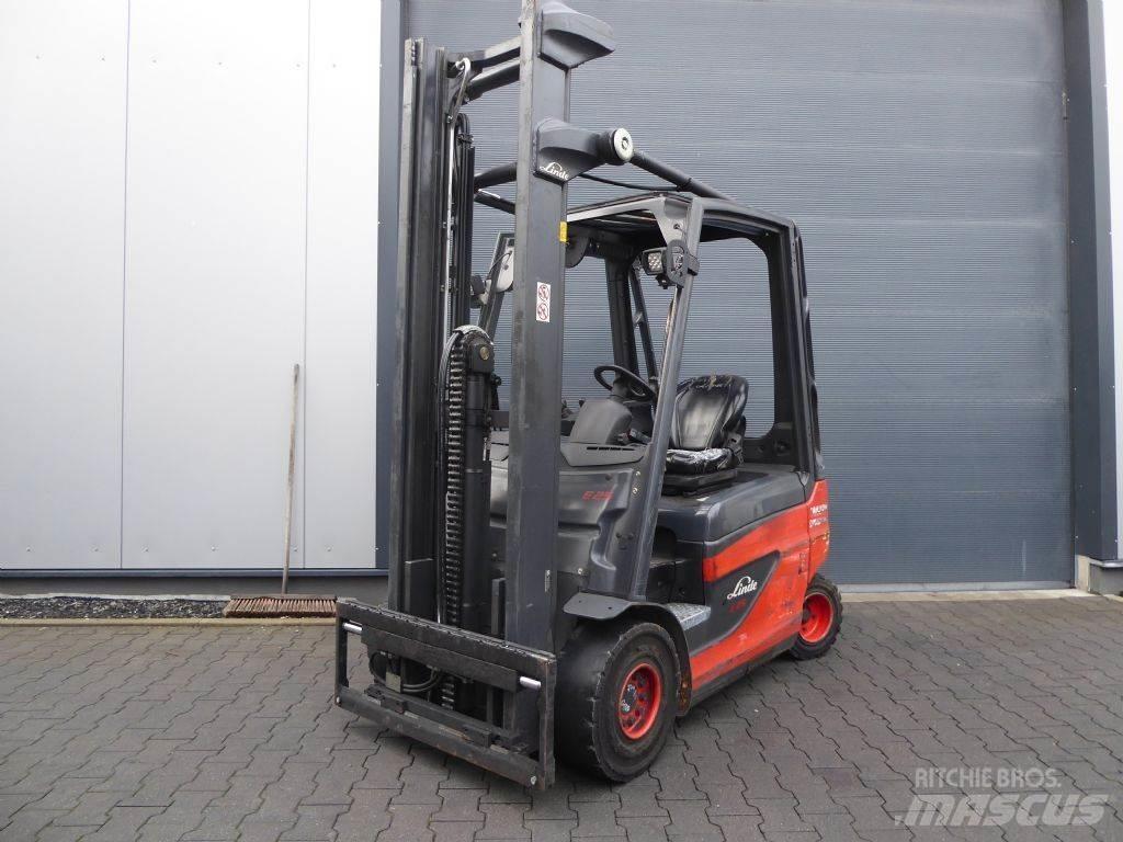 Linde E25-01 Electric Forklifts