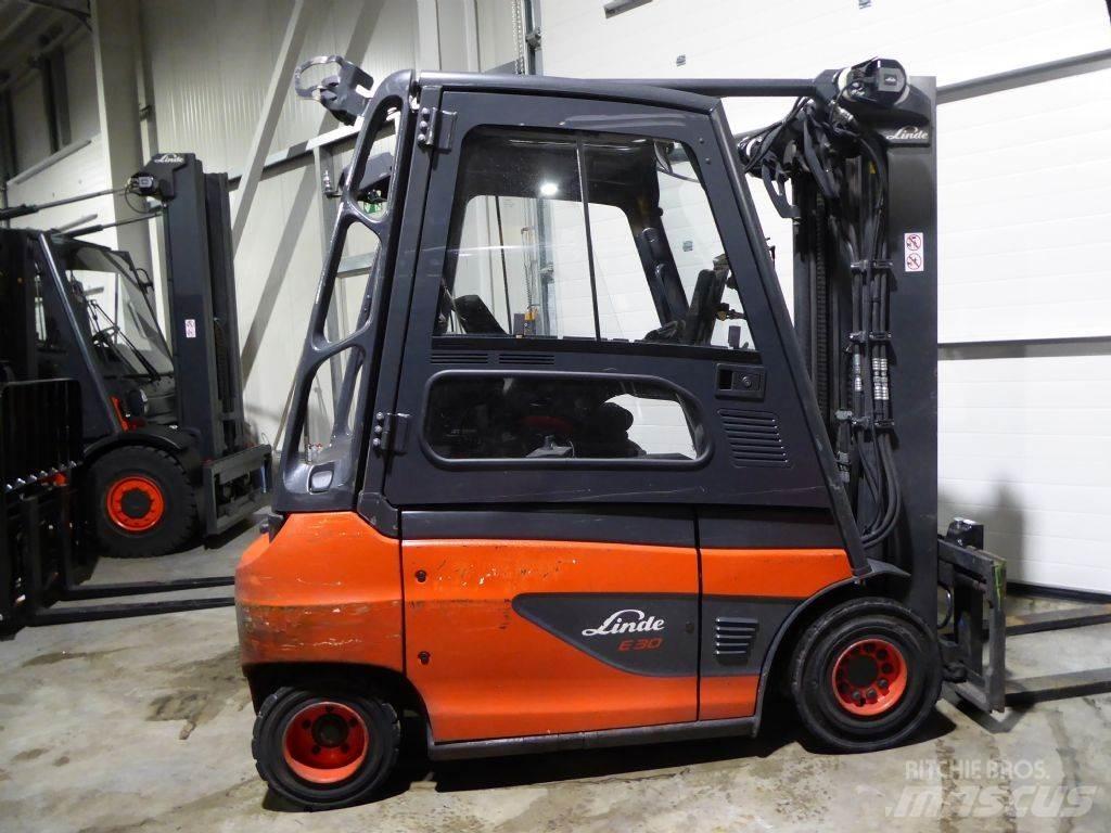 Linde E30-01 Electric Forklifts