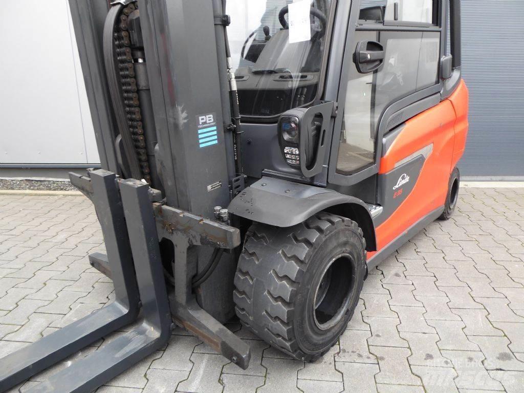 Linde E35L-01 Electric Forklifts