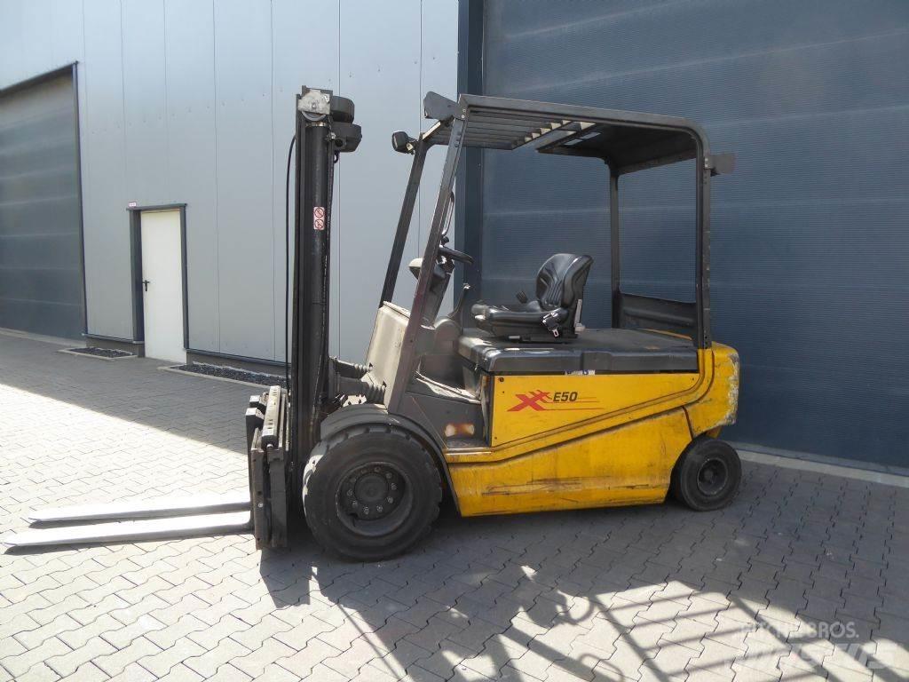 OM XE50 Electric Forklifts